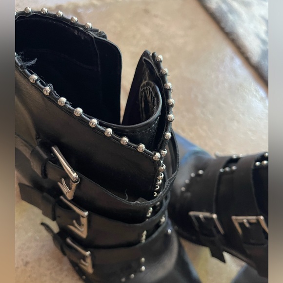 Steve Madden Heeled Studded Beaded Buckle Bootie “Humble” Sz 8.5 - Picture 3 of 6